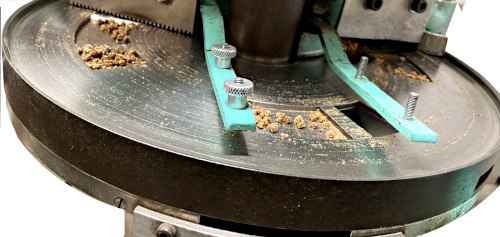 Doseur à tasses volumétrique pour les produits poudreux et granuleux